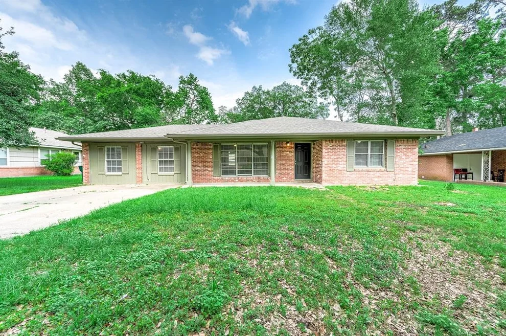 Unit for sale at 1704 N Thompson Street, Conroe, TX 77301