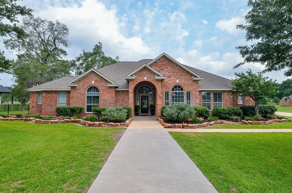 Unit for sale at 320 Eagle Cove, Hempstead, TX 77445