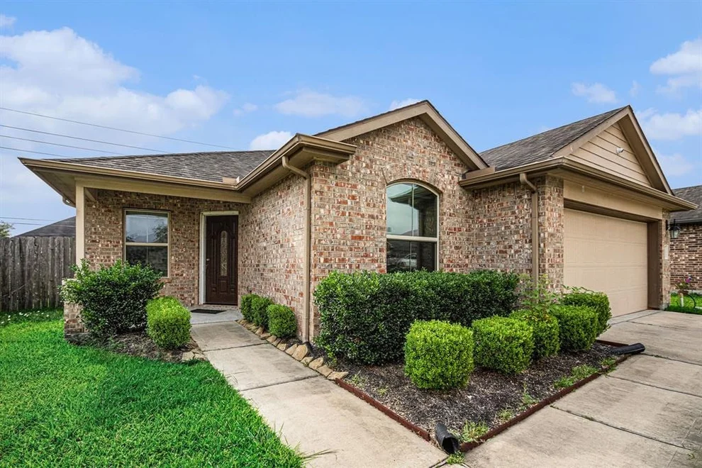 Unit for sale at 20 Santa Clara Drive, Manvel, TX 77578