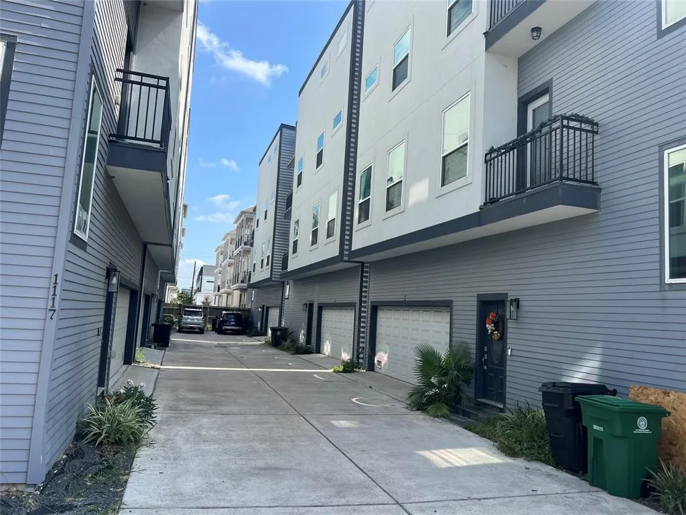 Unit for sale at 1117 W 16th Street, Houston, TX 77008