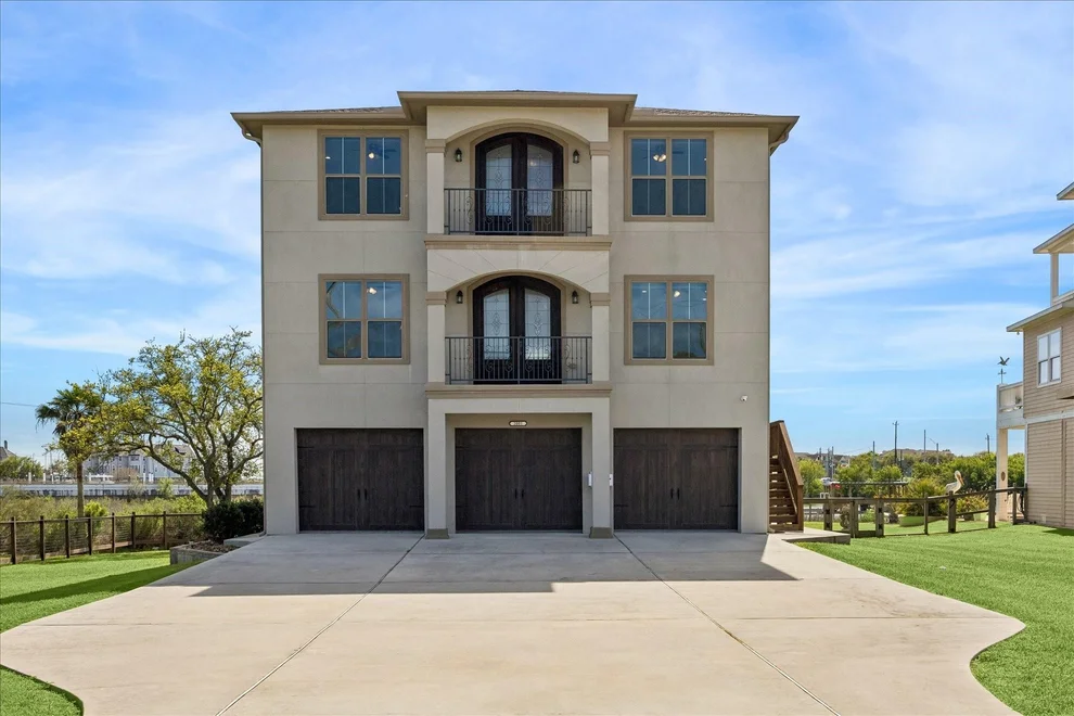 Unit for sale at 2001 Oceanview Drive, Seabrook, TX 77586