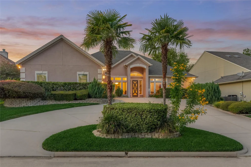 Unit for sale at 115 Brookgreen Circle N, Montgomery, TX 77356