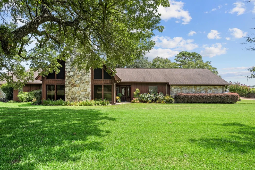 Unit for sale at 1214 Piney Woods Road, Alleyton, TX 78935