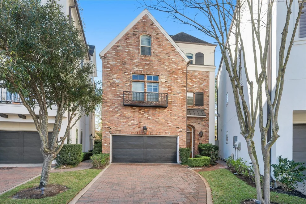 Unit for sale at 18 Wooded Park Place, The Woodlands, TX 77380