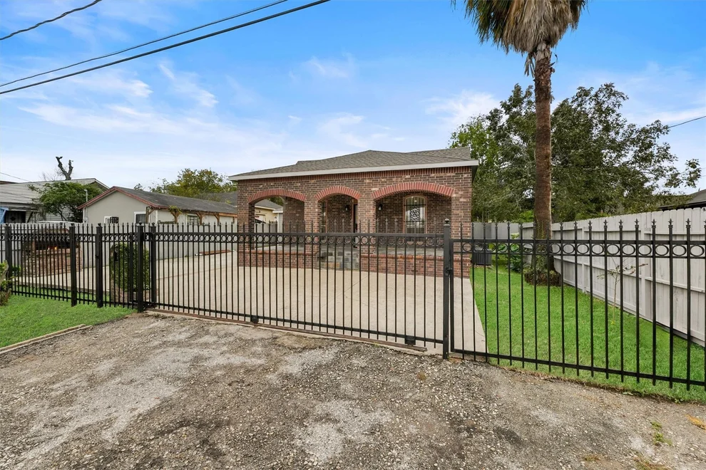 Unit for sale at 7912 Cypress Street, Houston, TX 77012
