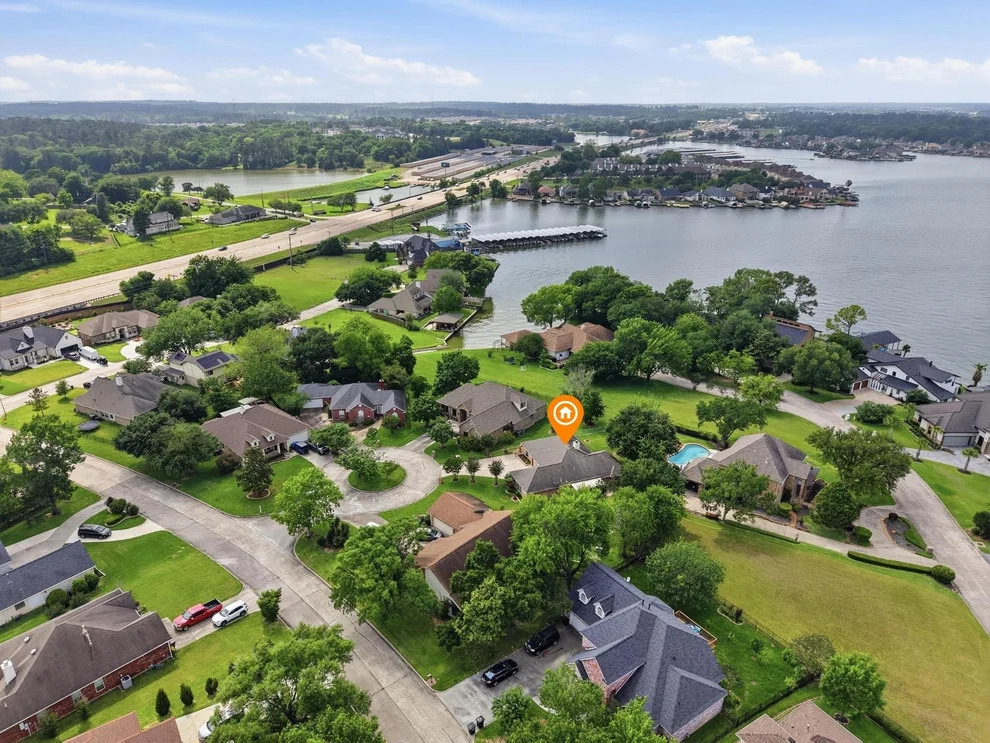 Unit for sale at 107 Forest Court, Conroe, TX 77356