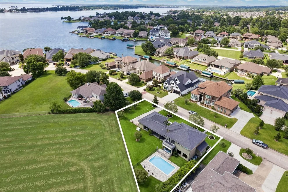 Unit for sale at 12313 White Oak Pointe, Conroe, TX 77304