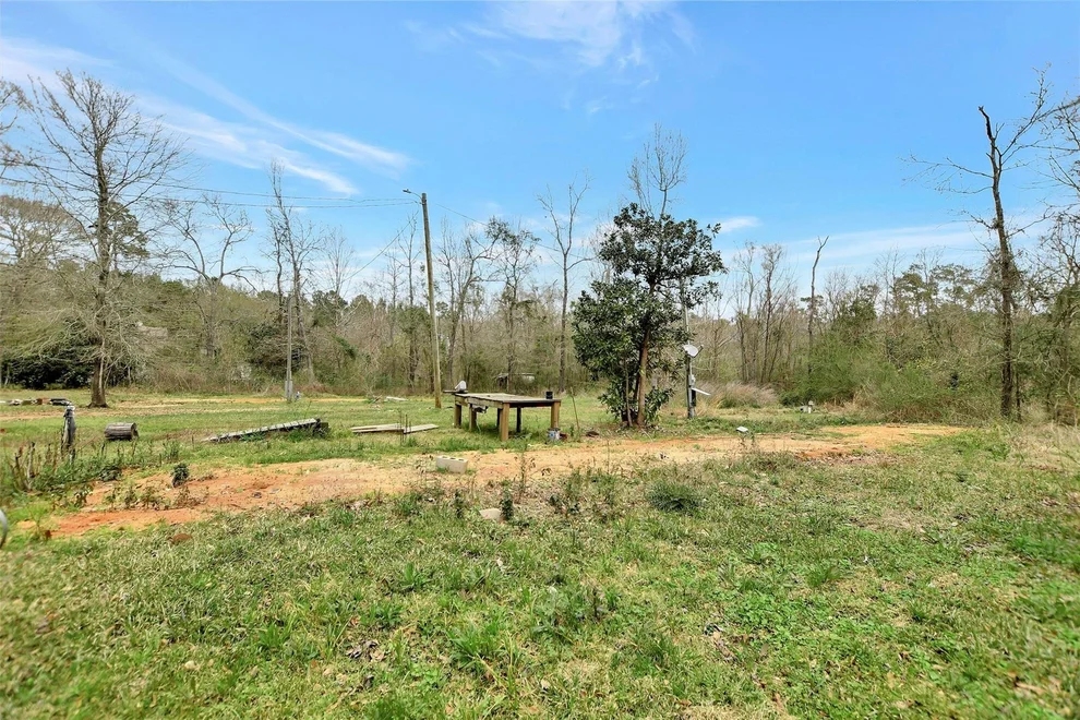 Unit for sale at 107 Bonnie Creek, Coldspring, TX 77331