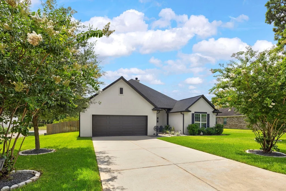 Unit for sale at 3618 Emerson Drive, Montgomery, TX 77356