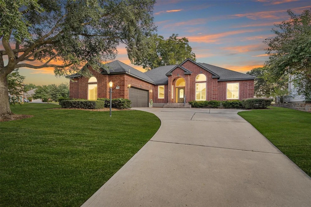 Unit for sale at 133 Waterford Way, Montgomery, TX 77356