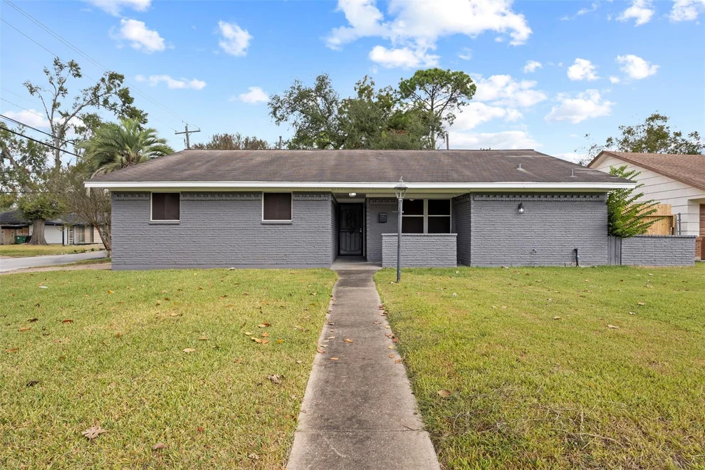 Unit for sale at 539 Edgebrook Drive, Houston, TX 77034
