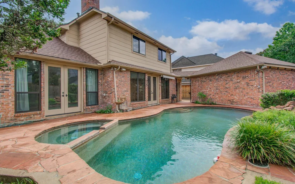 Unit for sale at 2 Hickory Shadows Drive, Houston, TX 77055