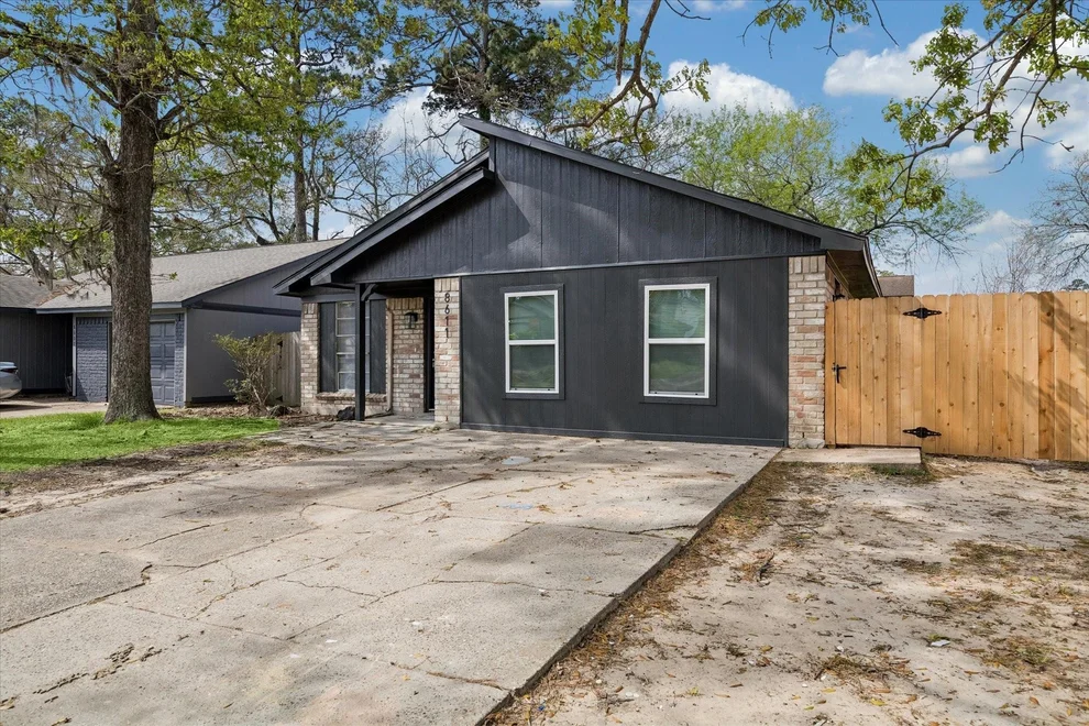 Unit for sale at 8611 Valley Rock Drive, Houston, TX 77078