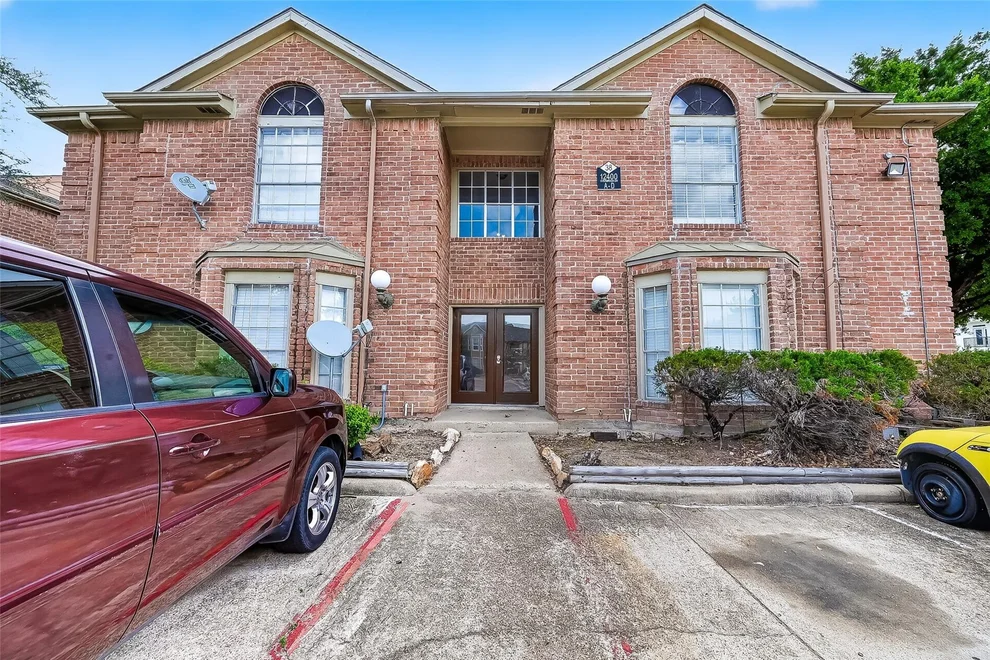 Unit for sale at 12200 Overbrook Lane, Houston, TX 77077