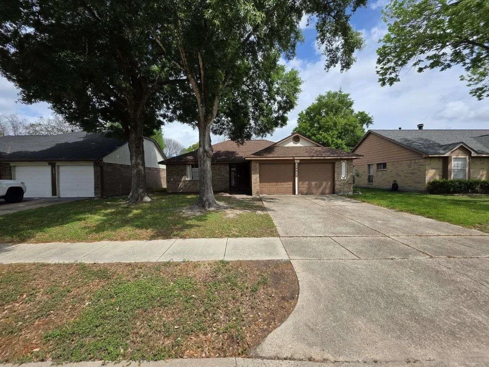 Unit for sale at 10913 Mulberry Court, La Porte, TX 77571
