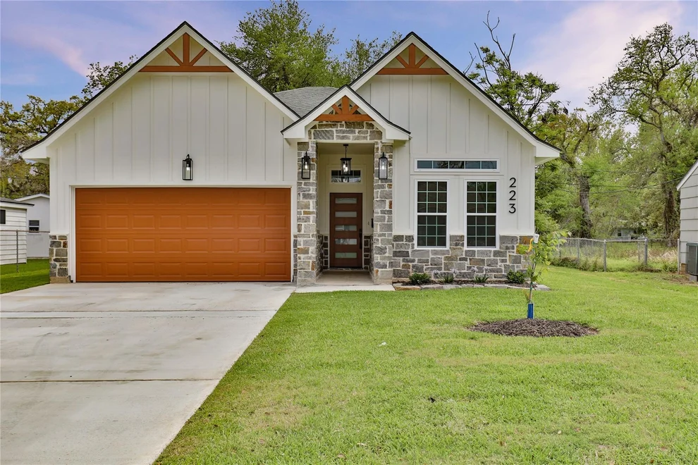 Unit for sale at 223 Laurel Street, Lake Jackson, TX 77566
