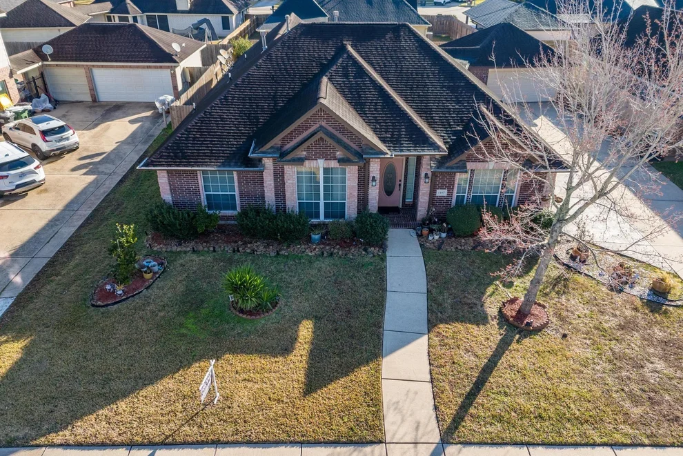 Unit for sale at 1107 Barkly Court, Pearland, TX 77581