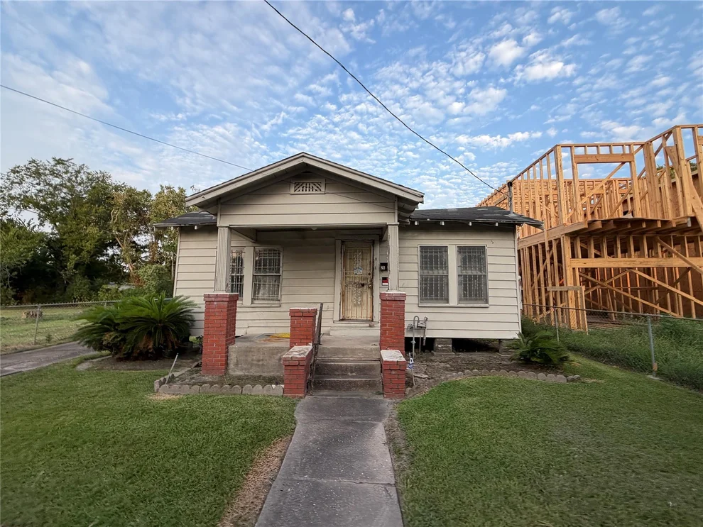 Unit for sale at 2805 Brackenridge Street, Houston, TX 77026