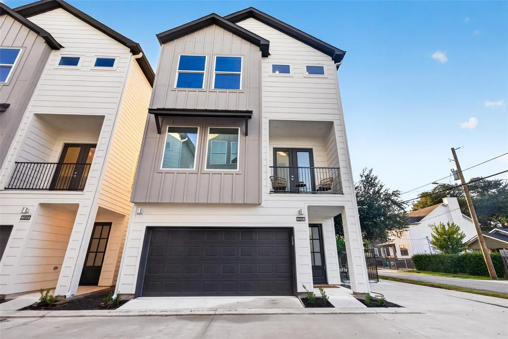 Unit for sale at 902 Kern St, Houston, TX 77009