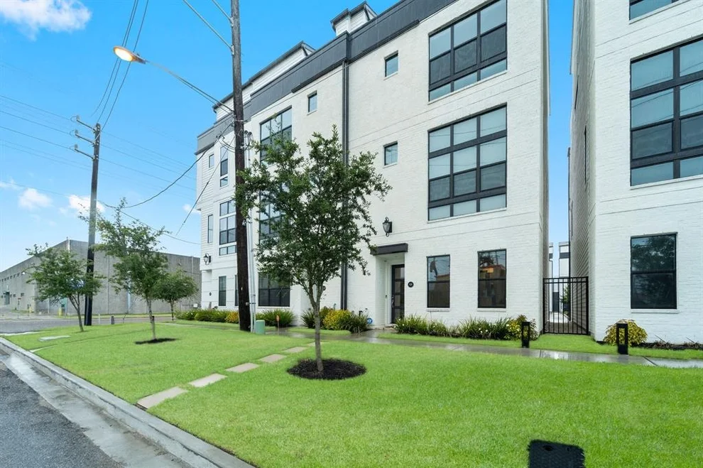 Unit for sale at 1118 Ennis Street, Houston, TX 77003