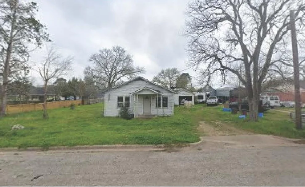Unit for sale at 27 W Chatham Street, Bellville, TX 77418