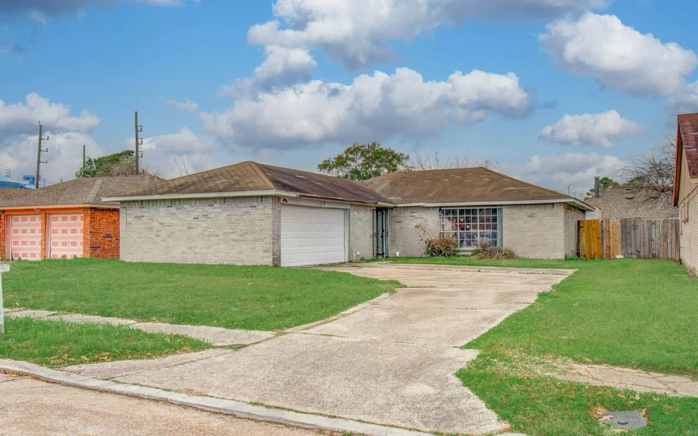 Unit for sale at 11927 Loveland Pass Drive, Houston, TX 77067