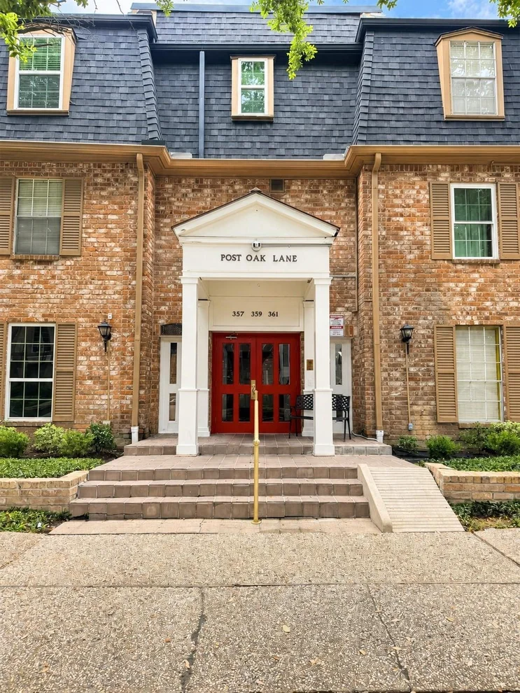 Unit for sale at 361 N Post Oak Lane, Houston, TX 77024