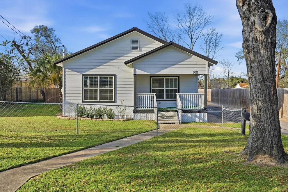 Unit for sale at 308 E Phillips Street, Conroe, TX 77301