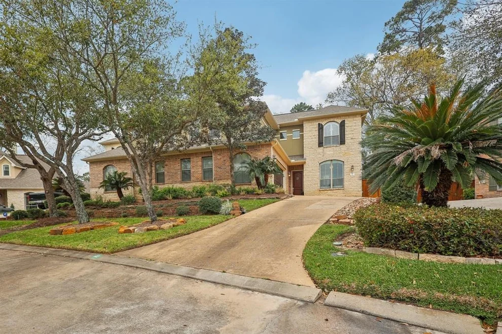 Unit for sale at 62 Mill Point Place, The Woodlands, TX 77380