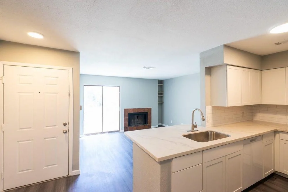 Unit for sale at 2501 Gulf Freeway, Dickinson, TX 77539