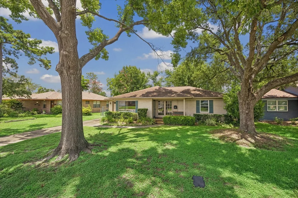 Unit for sale at 6306 Woodbrook Lane, Houston, TX 77008