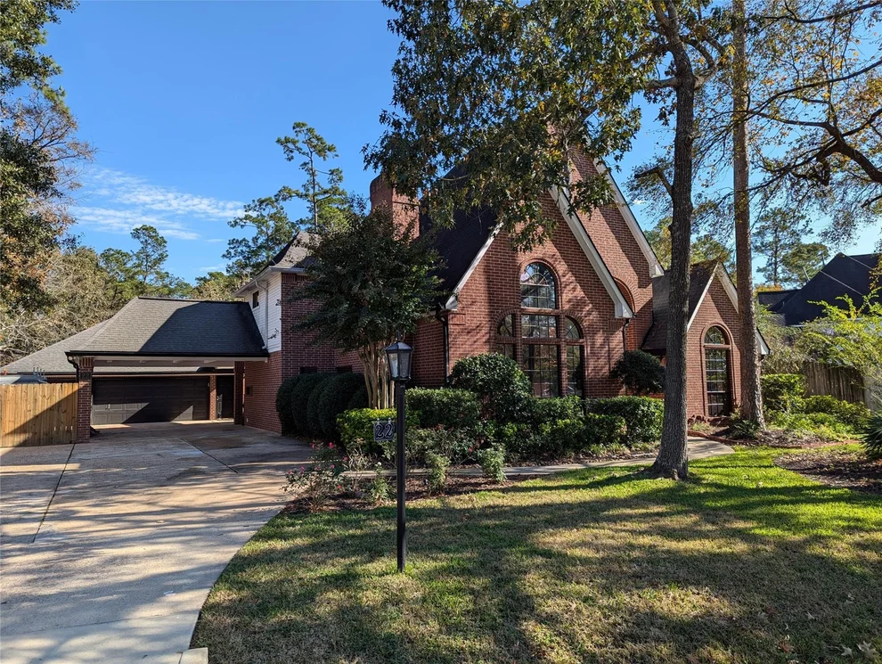 Unit for sale at 22 Cokeberry Street, The Woodlands, TX 77380