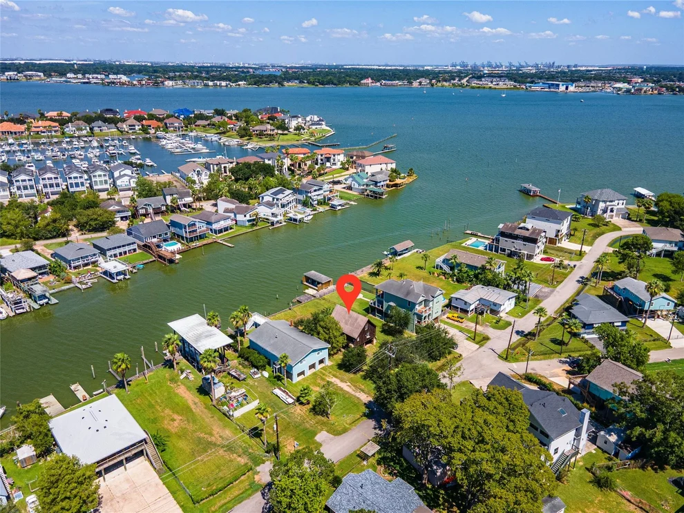 Unit for sale at 2124 Cove Park Drive, Kemah, TX 77565