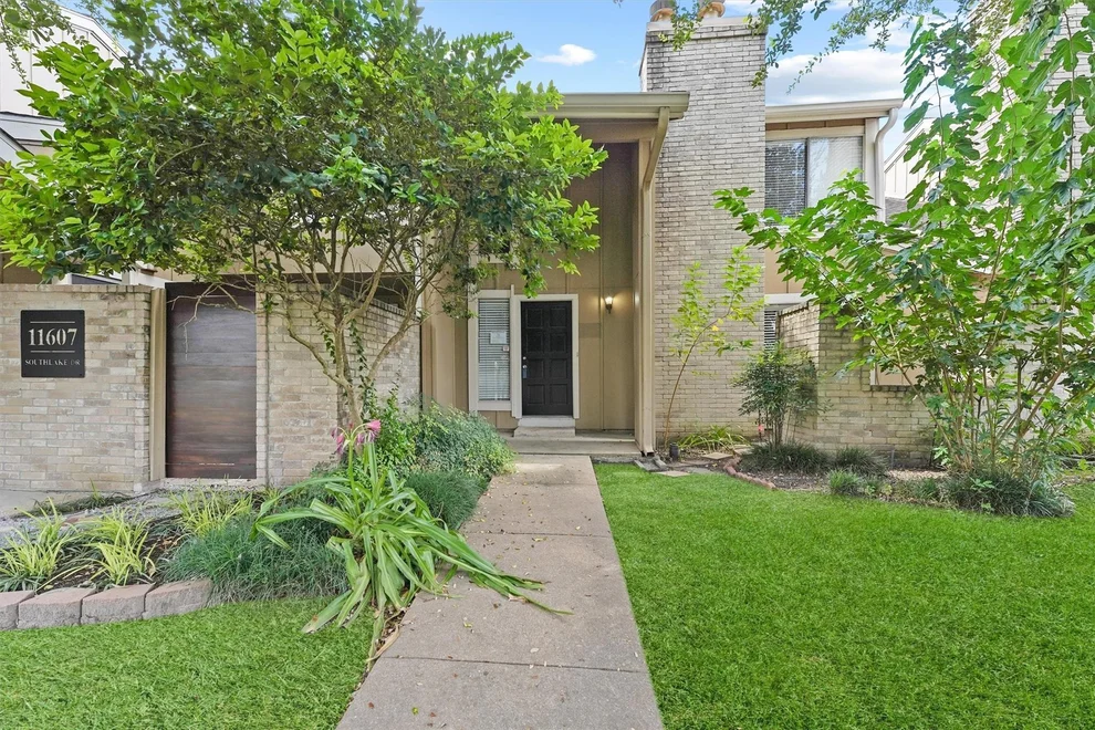 Unit for sale at 11609 Southlake Drive, Houston, TX 77077