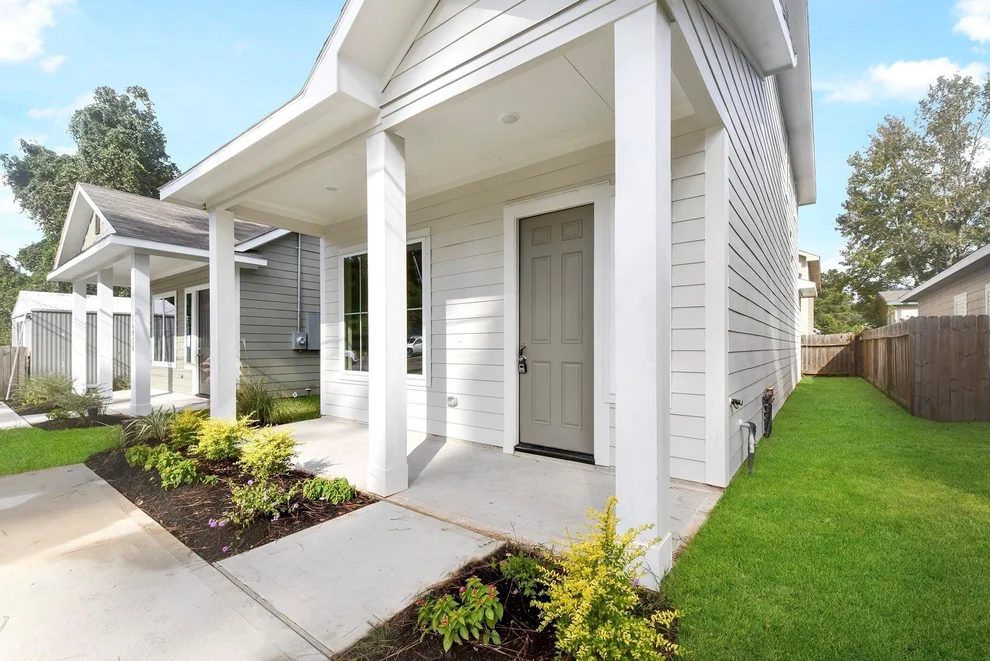 Unit for sale at 16912 Kempwood, Montgomery, TX 77316