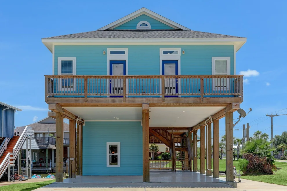 Unit for sale at 302 Neptune Circle, Tiki Island, TX 77554