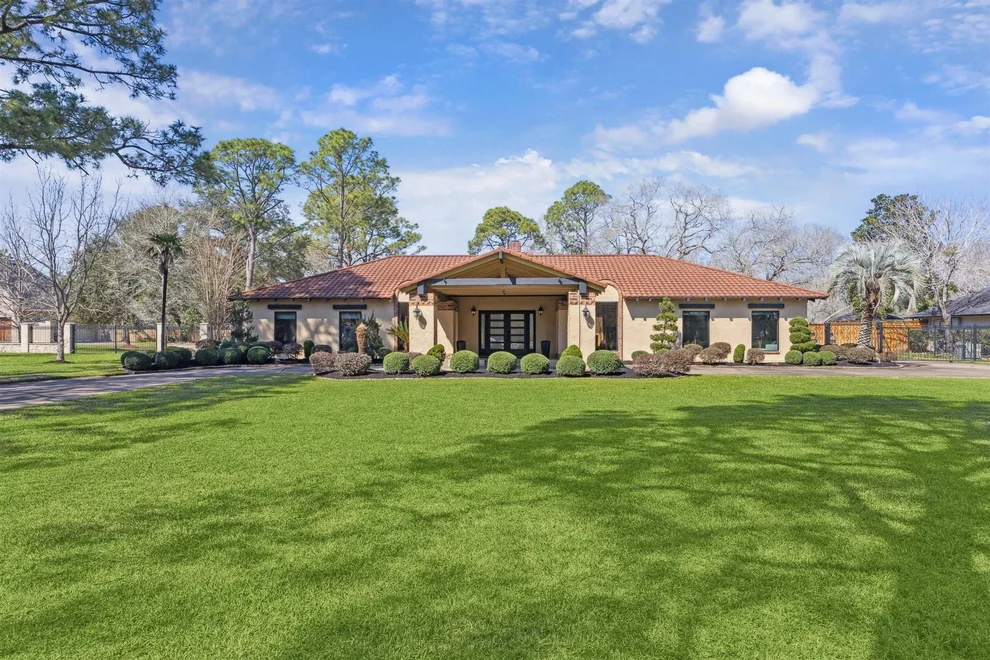 Unit for sale at 1004 Tall Pines Drive, Friendswood, TX 77546