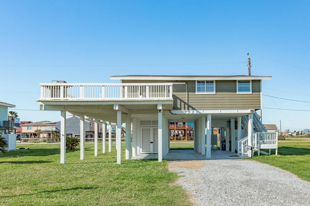 Unit for sale at 119 Nesmith Place, Freeport, TX 77541