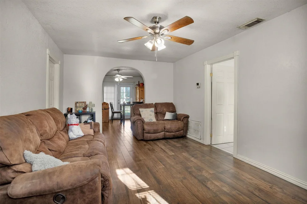 Unit for sale at 417 E Park Street, Alvin, TX 77511