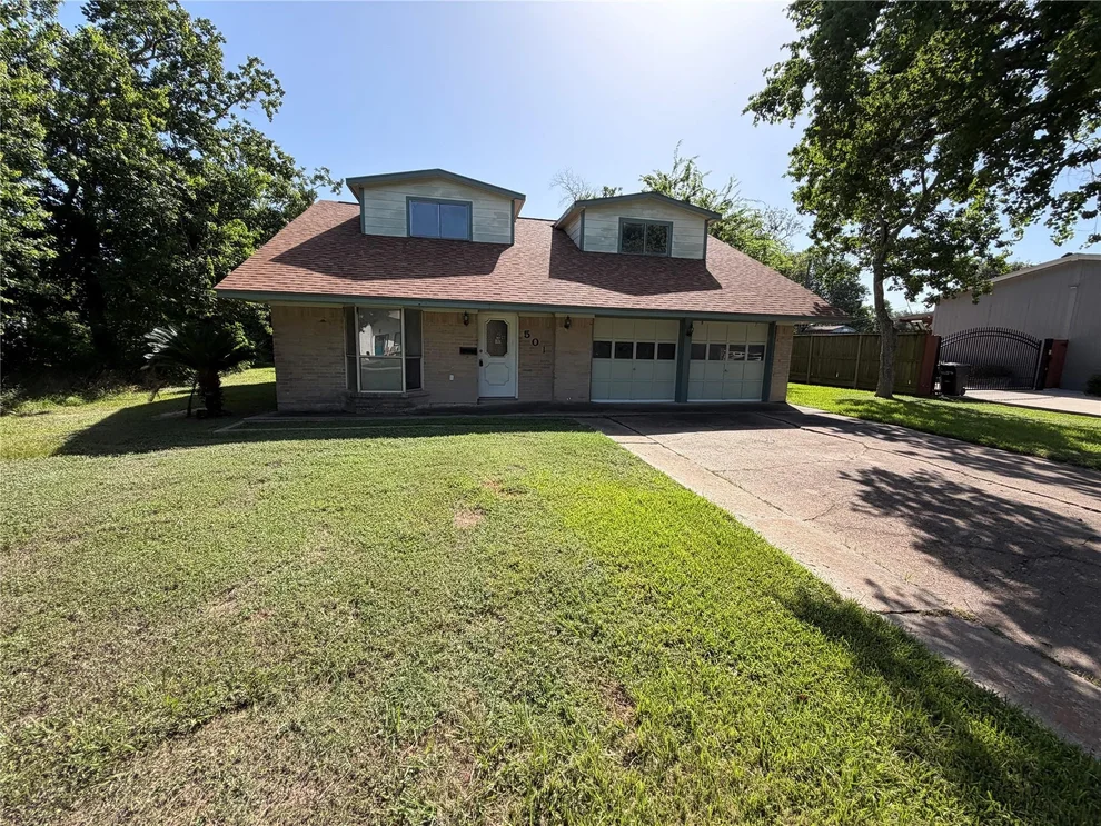 Unit for sale at 501 S Holmes Street, La Porte, TX 77571