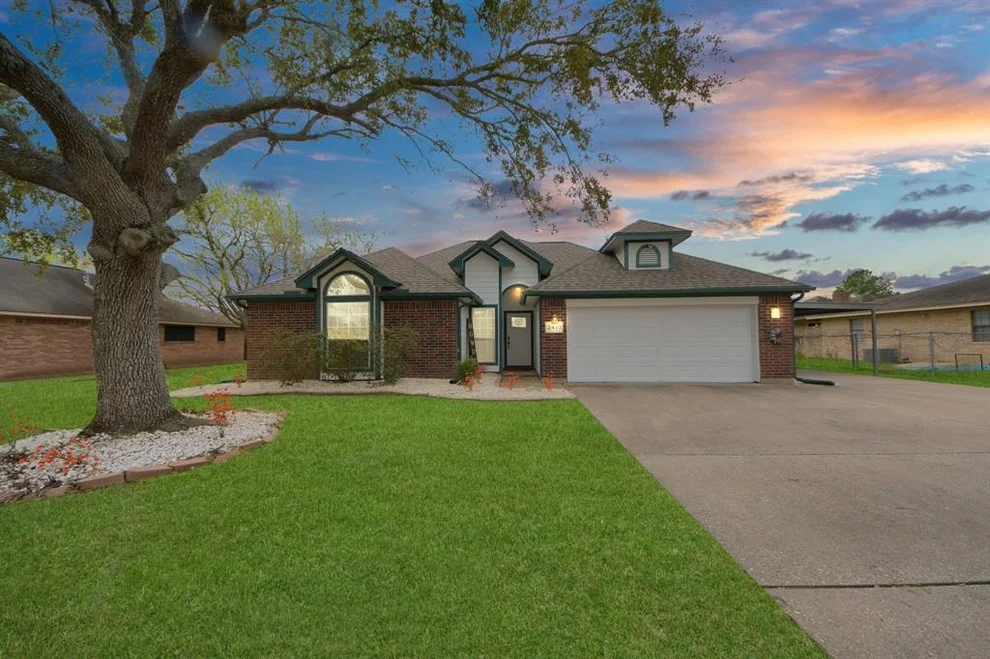 Unit for sale at 2410 Lily Lane, Highlands, TX 77562