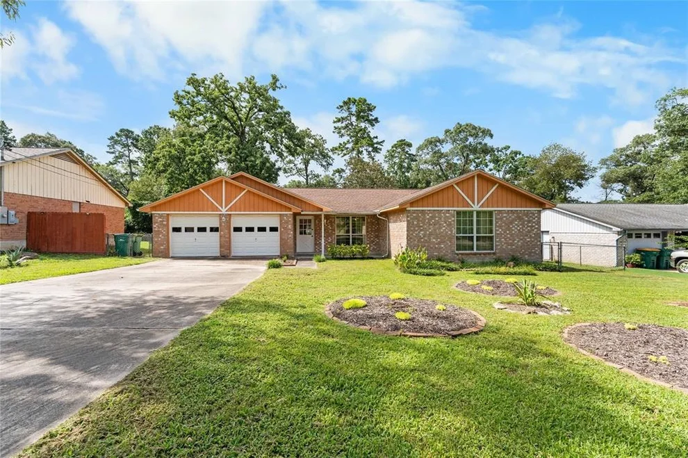 Unit for sale at 212 Wellwood Lane, Conroe, TX 77304