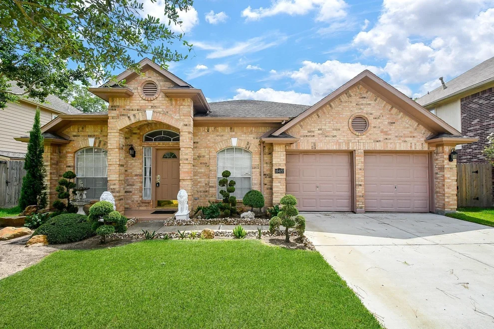 Unit for sale at 16422 Ember Hollow Lane, Sugar Land, TX 77498