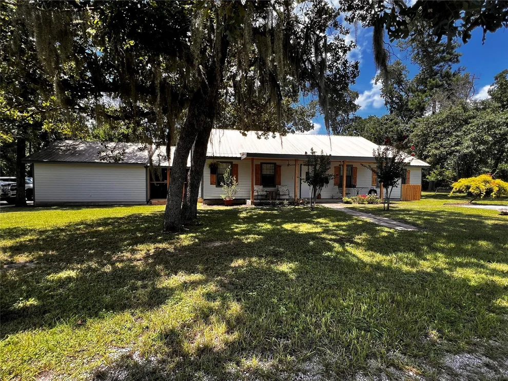 Unit for sale at 25 Ridge Top Drive, Huntsville, TX 77320