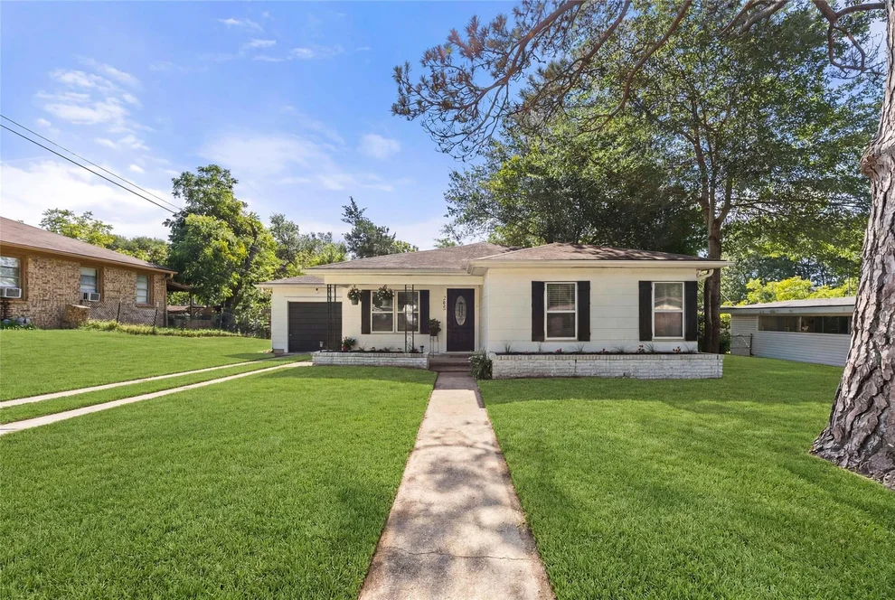 Unit for sale at 205 Hampshire Drive, Brenham, TX 77833
