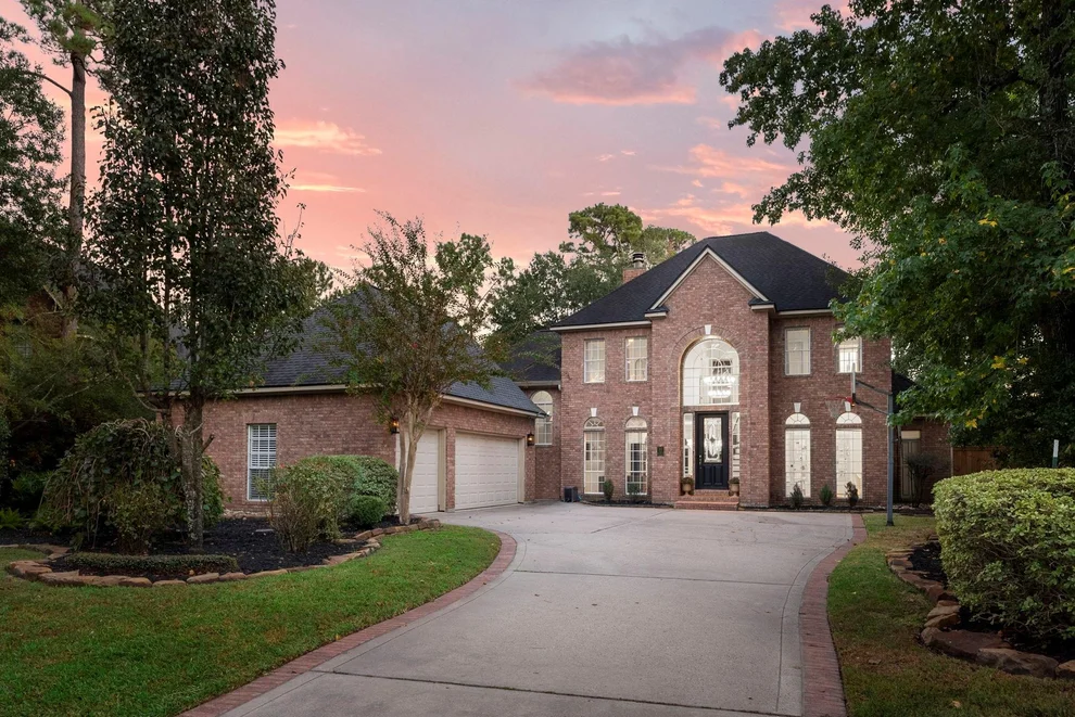 Unit for sale at 10 E Lakemist Circle, The Woodlands, TX 77381