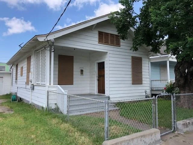 Unit for sale at 2924 Avenue Q 1/2, Galveston, TX 77550