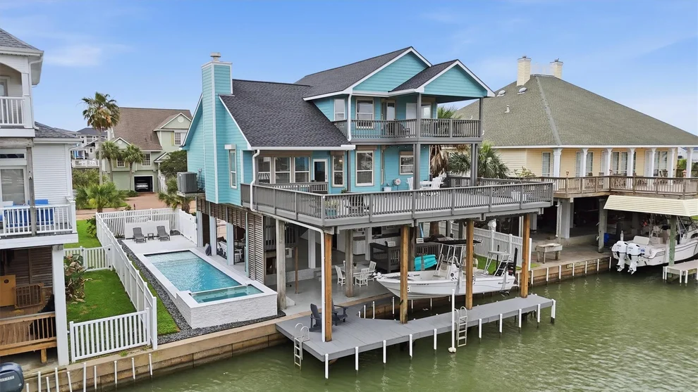 Unit for sale at 918 Short Reach Drive, Tiki Island, TX 77554