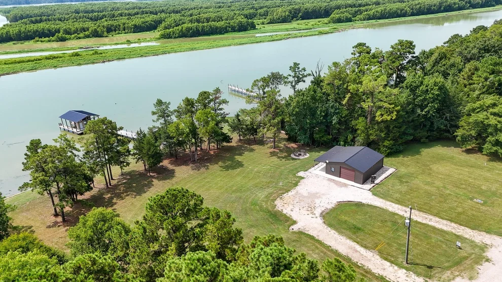 Unit for sale at 380 Lonesome Dove Trail, Trinity, TX 75862