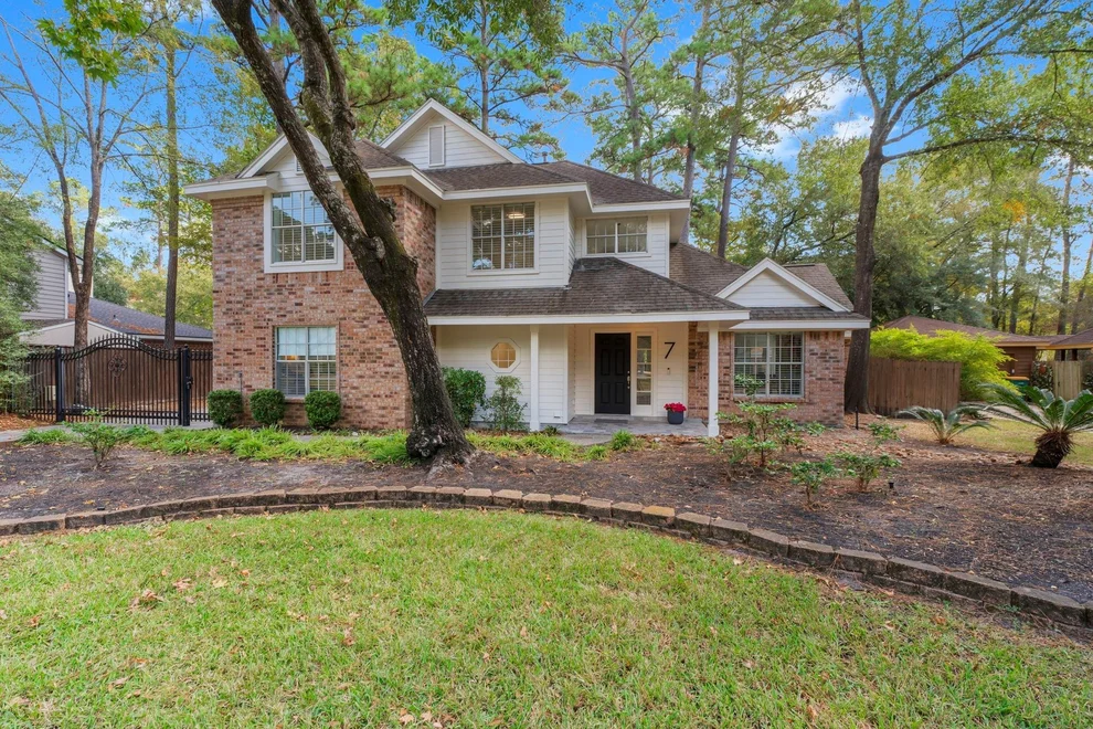 Unit for sale at 7 W Southfork Pines Circle, The Woodlands, TX 77381